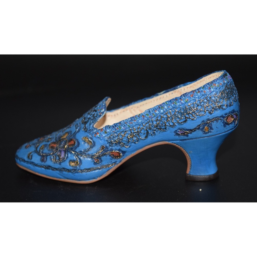 VTG Just the Right Shoe The Empress Raine Willitts Designs Blue Floral Figurine